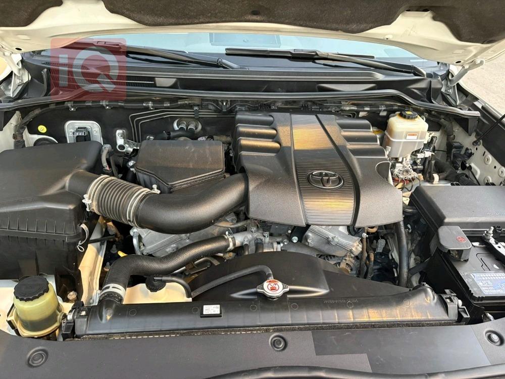 تۆیۆتا لاند کروزەر